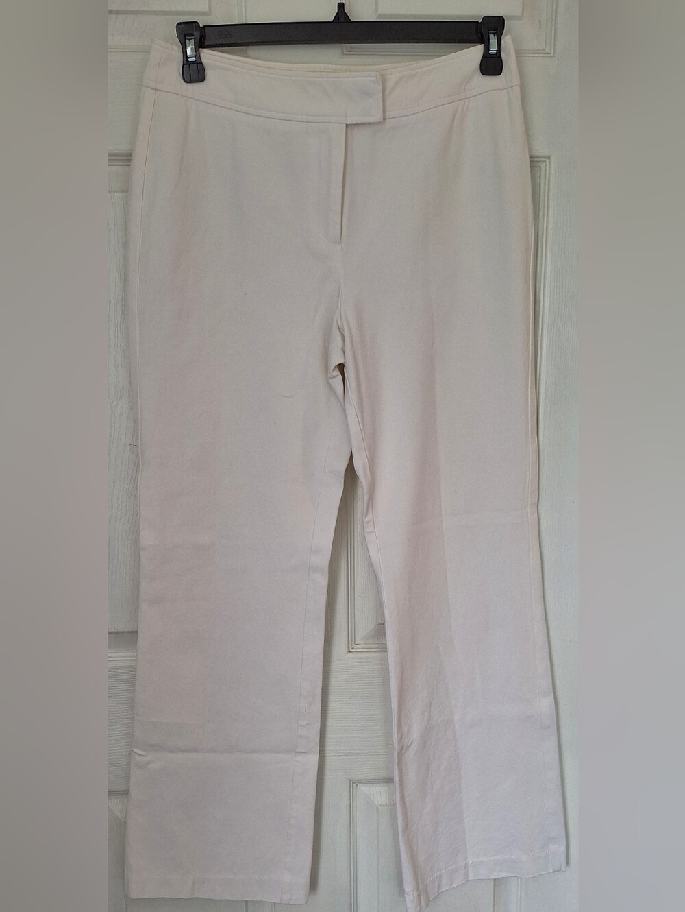 Chicos White Straight Leg Pants – Size 1 / Medium – NWOT